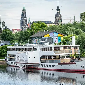 ** Botel Schiffsherberge Pöppelmann Deutschland