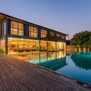 Regenta Arie Lagoon 5* Negombo