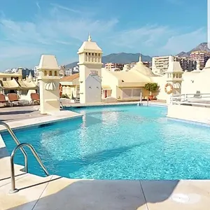 benalmadena-harbour-2br-w-rooftop-pool.1costadelsol.com/